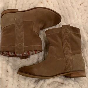 Toms suede booties